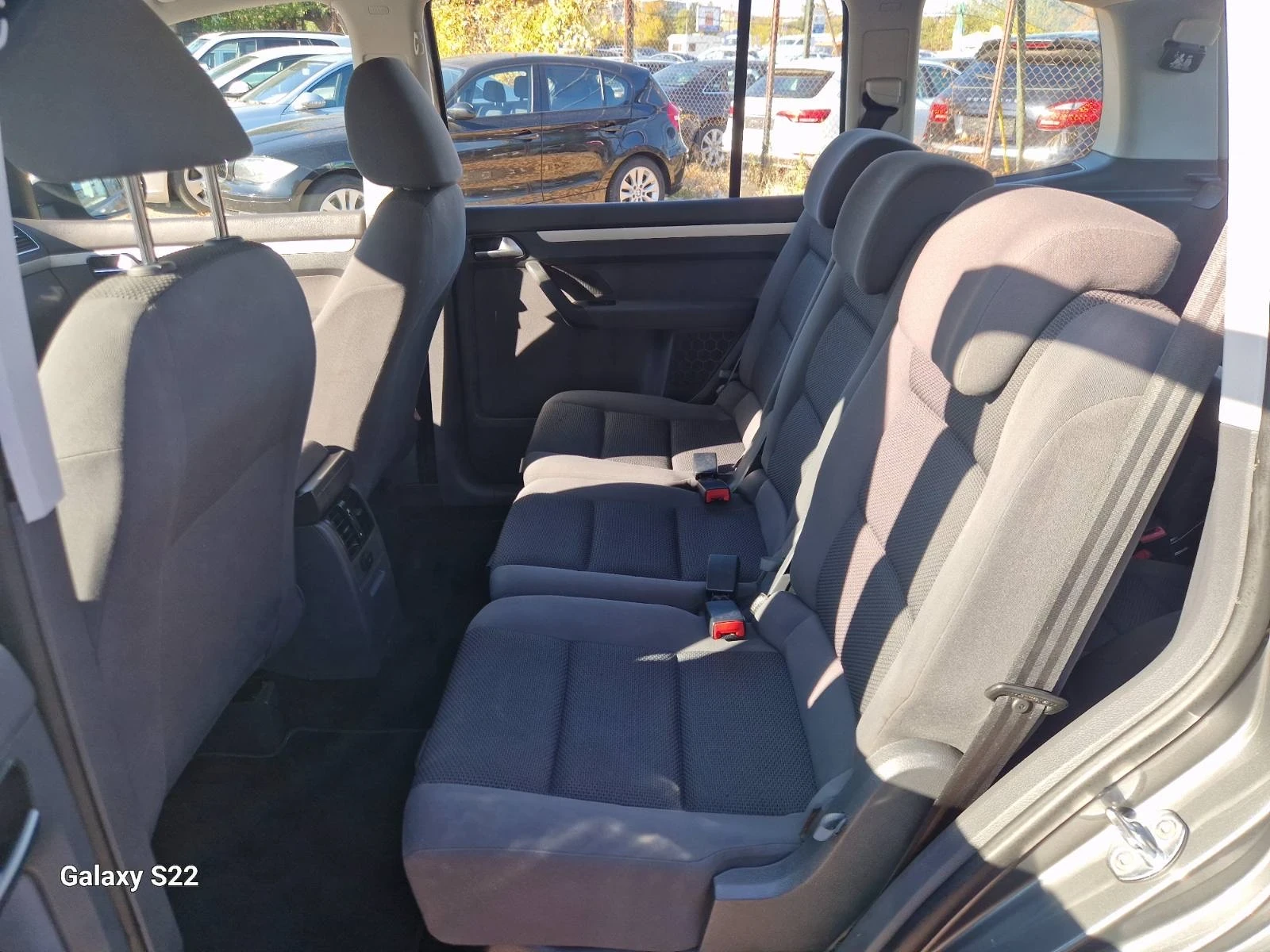 VW Touran 1.6 TDI  SPORT / 7  | Mobile.bg   11