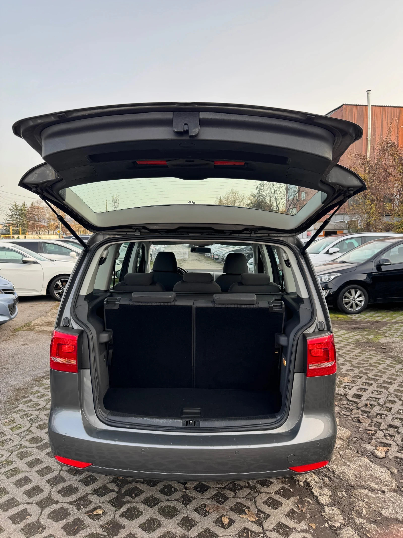 VW Touran TDI  SPORT / 7  | Mobile.bg   4