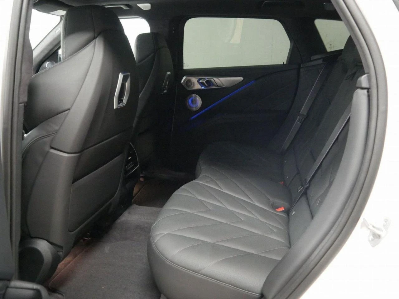 BMW XM V8 PLUG-IN HYBRID CARBON B&W HEAD UP 360 CAMERA | Mobile.bg   12