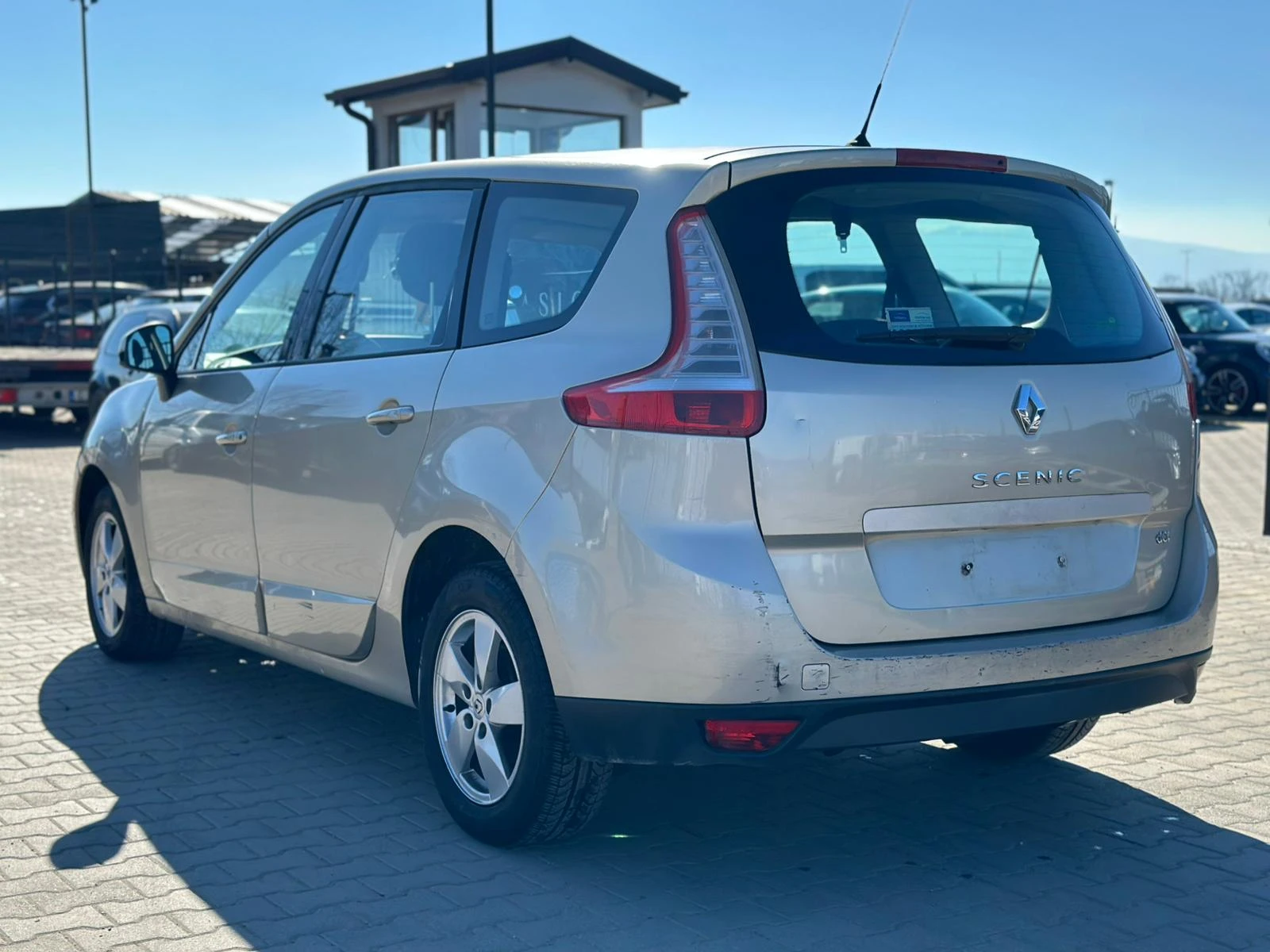 Renault Scenic / 1.5D / 110 HP / 6+ 1 / EURO 5 / - изображение 3