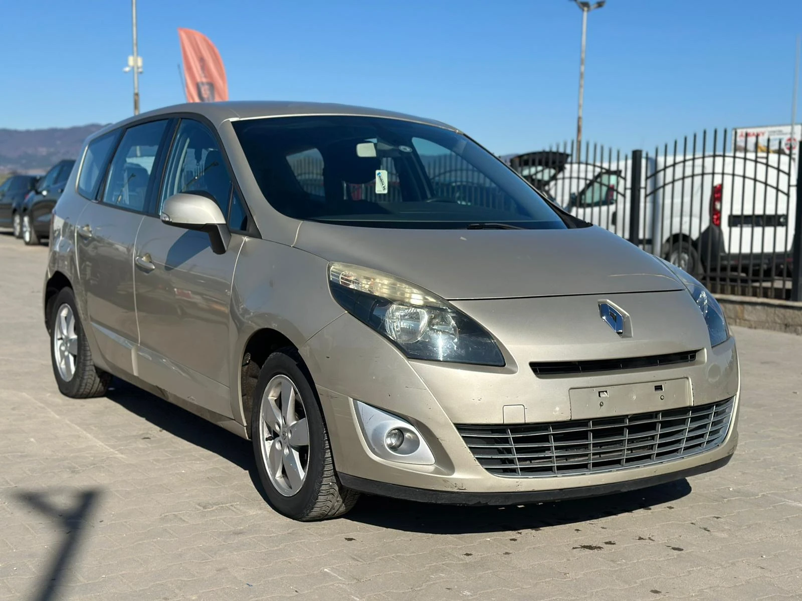 Renault Scenic / 1.5D / 110 HP / 6+ 1 / EURO 5 / - изображение 7