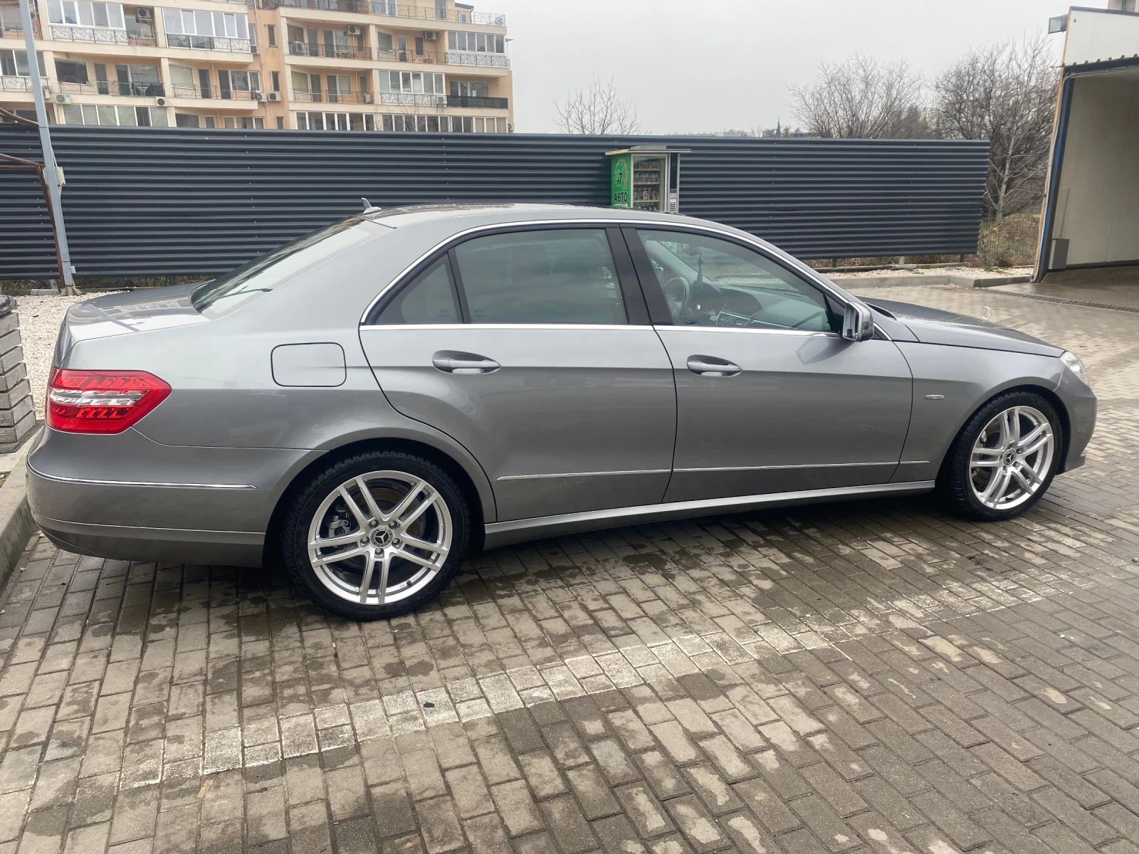 Mercedes-Benz E 350 231к.с  Avantgarde, снимка 2 - Автомобили и джипове - 53993168