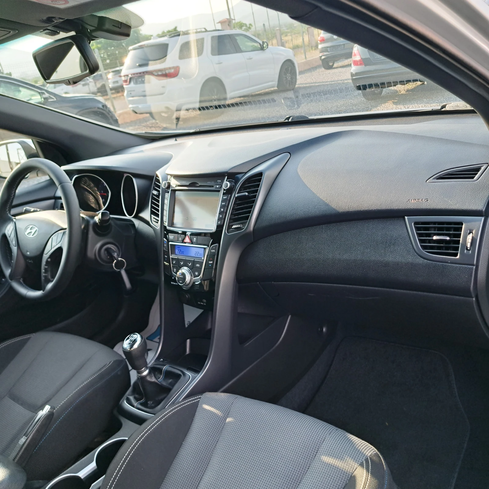 Hyundai I30  1.6 CRDi 5P Go!* Navi* Led* Camera* Отличен!, снимка 11 - Автомобили и джипове - 54798366