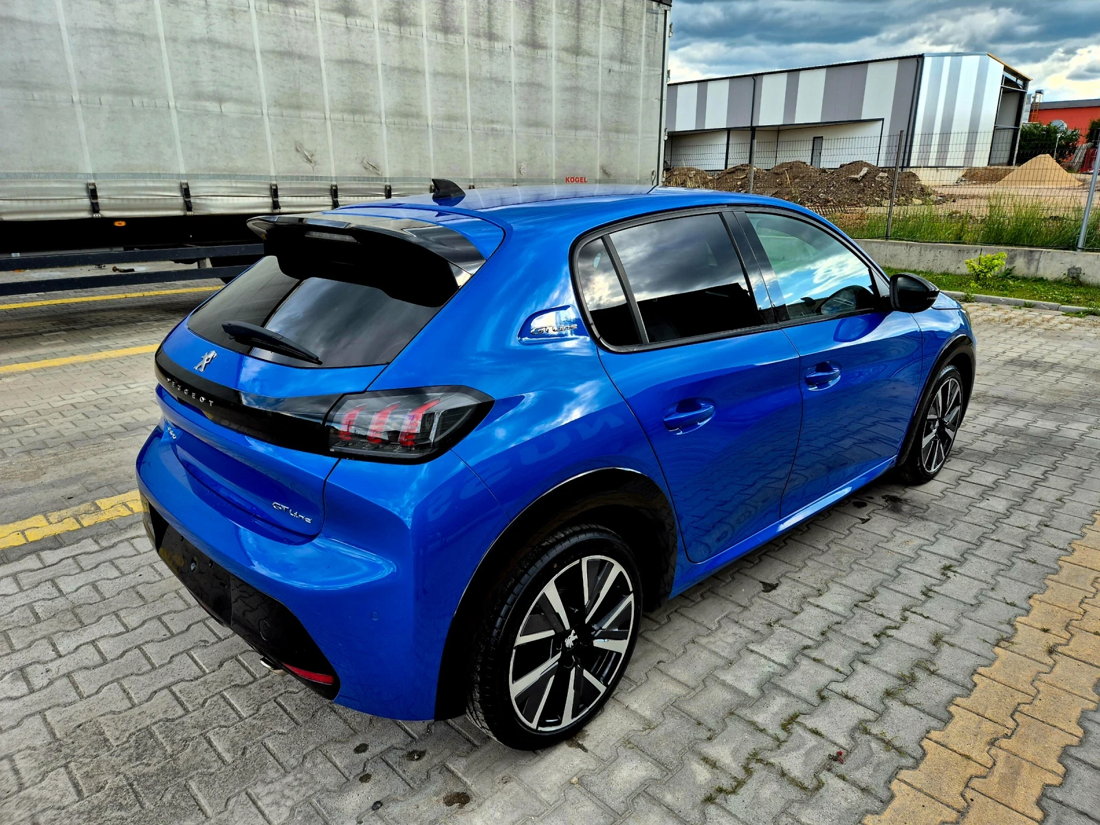 Peugeot 208 1.2 GT Line, снимка 4 - Автомобили и джипове - 54895060