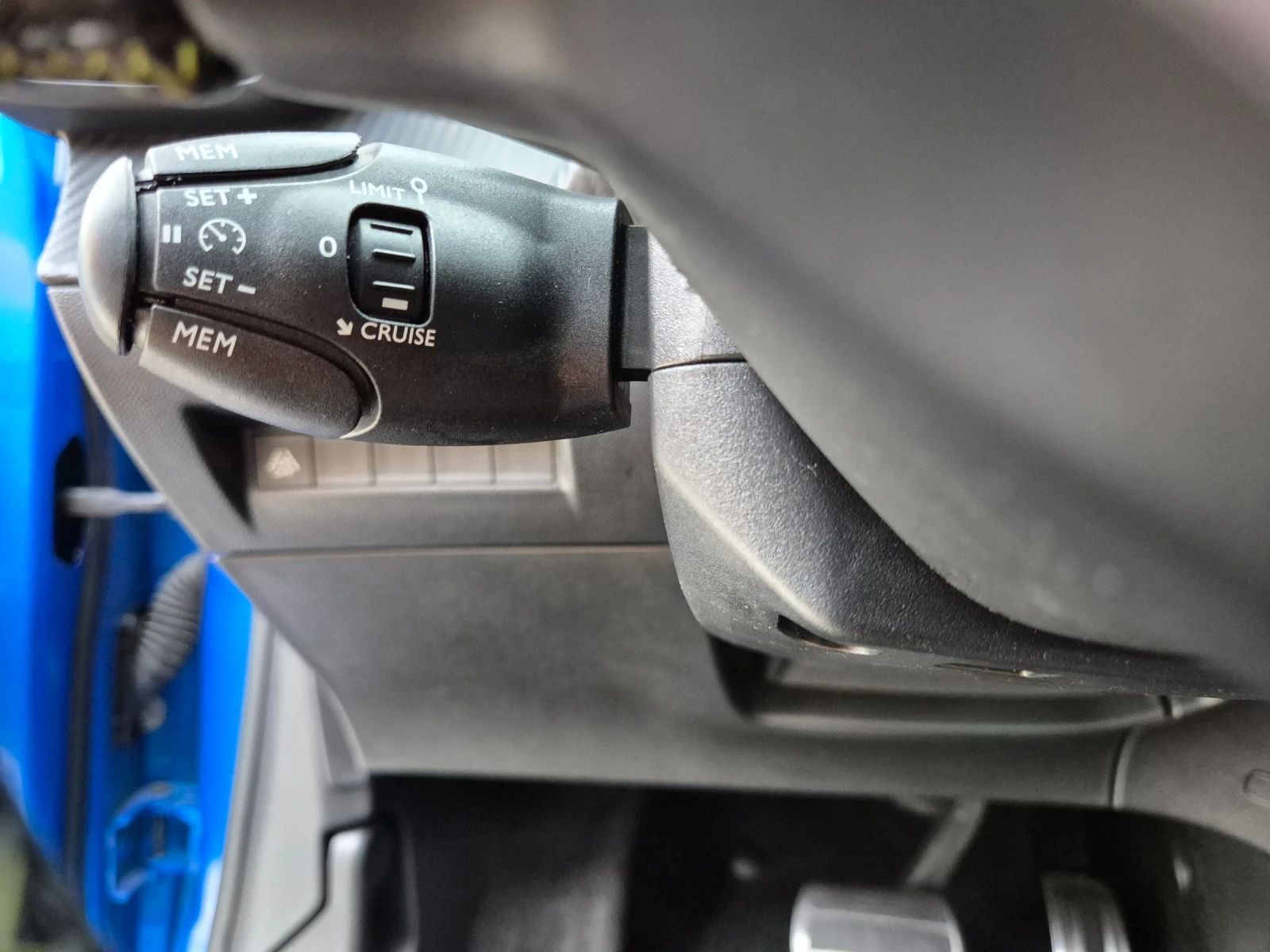 Peugeot 208 1.2 GT Line, снимка 10 - Автомобили и джипове - 54895060