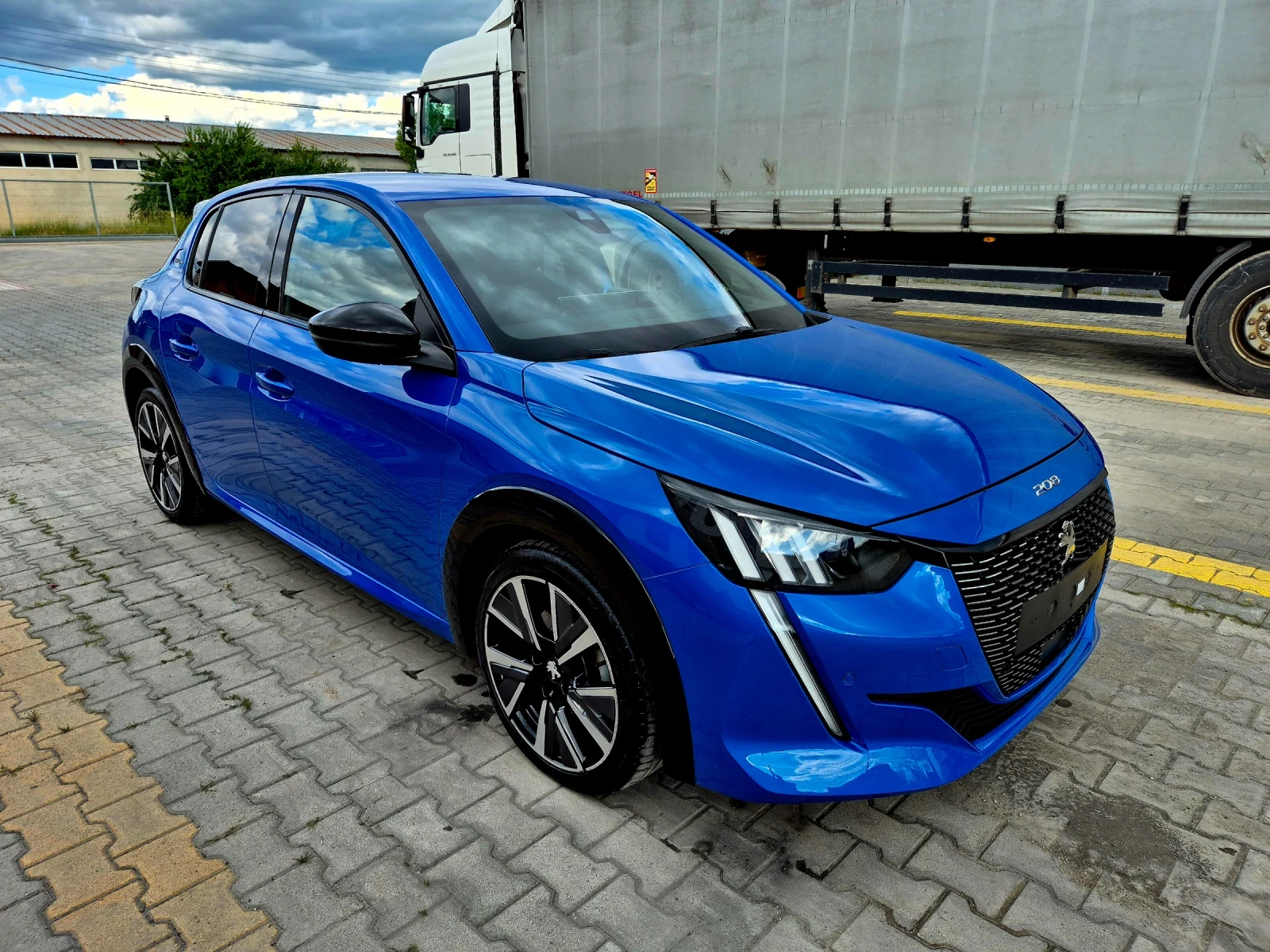 Peugeot 208 1.2 GT Line, снимка 5 - Автомобили и джипове - 54895060