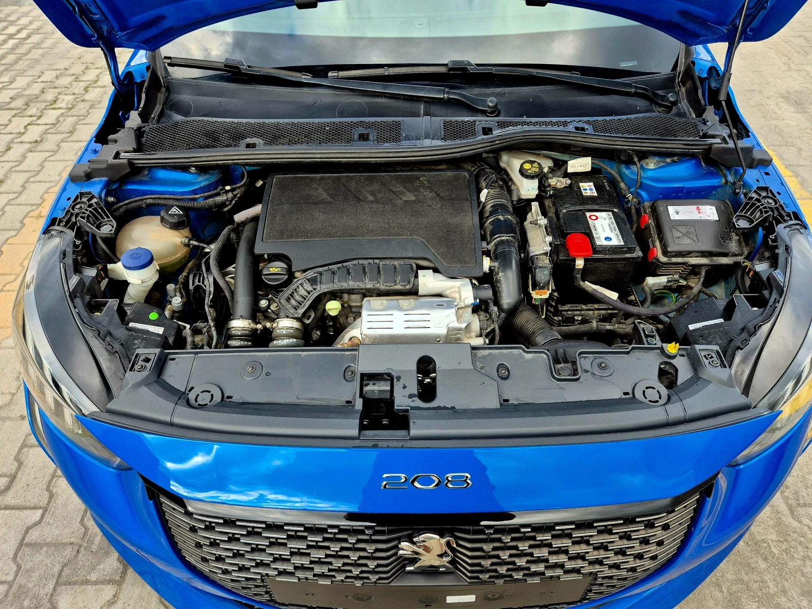Peugeot 208 1.2 GT Line, снимка 16 - Автомобили и джипове - 54895060