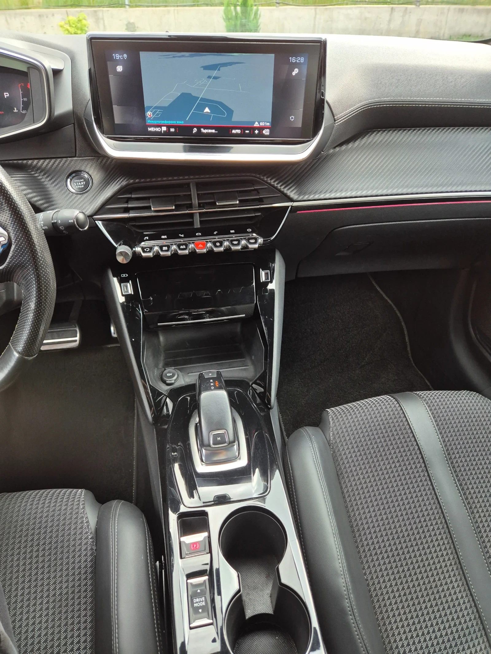 Peugeot 208 1.2 GT Line, снимка 12 - Автомобили и джипове - 54895060