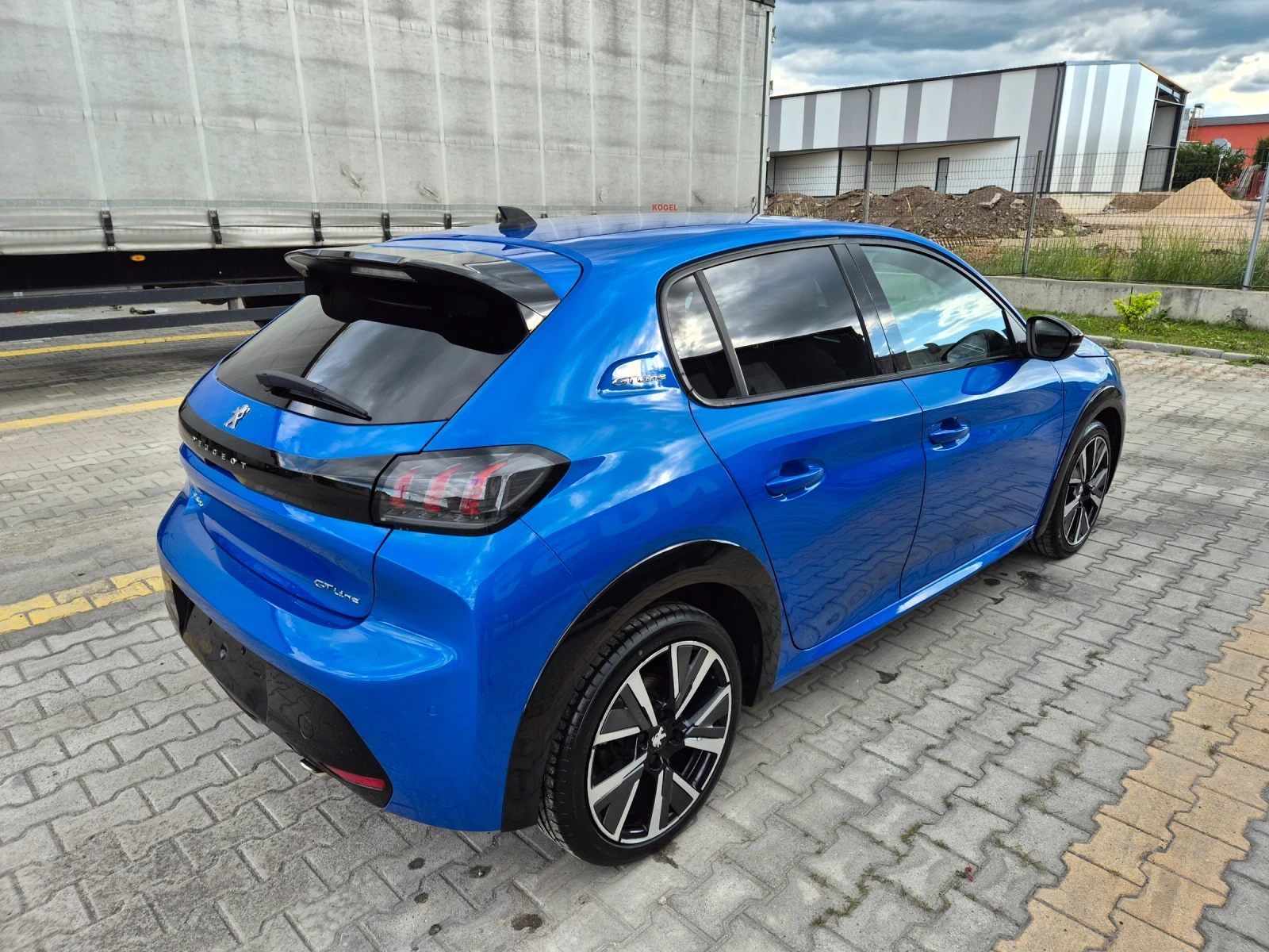 Peugeot 208 1.2 GT Line, снимка 4 - Автомобили и джипове - 54895060