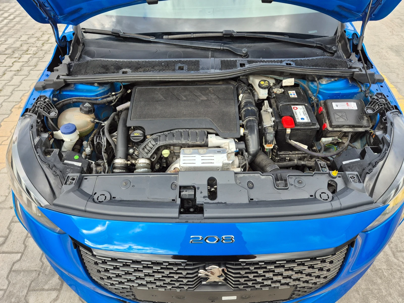 Peugeot 208 1.2 GT Line, снимка 8 - Автомобили и джипове - 54895060
