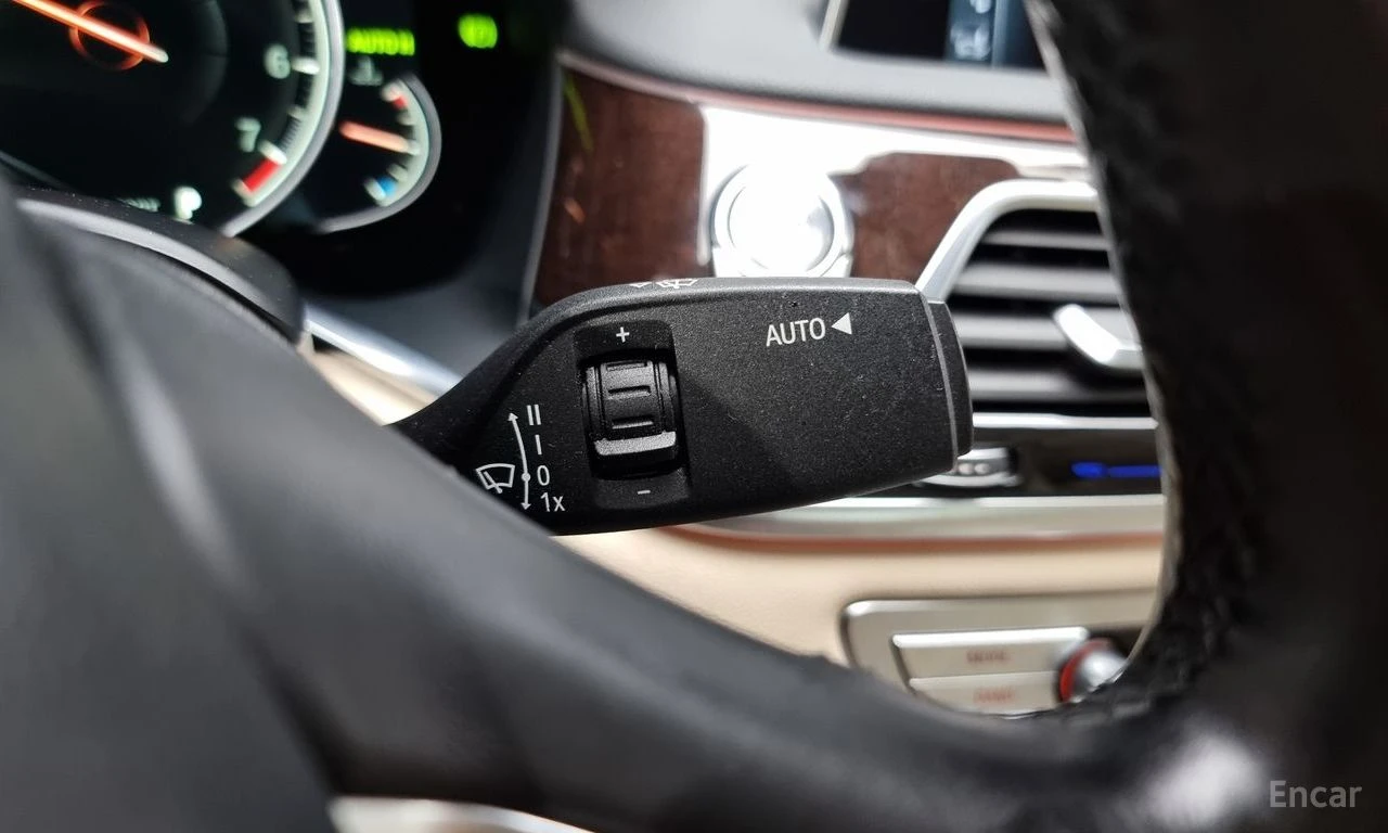 BMW 750 ДИСТРОНИК * ОБДУХВАНЕ * HEAD-UP * B&W, снимка 10 - Автомобили и джипове - 55187626