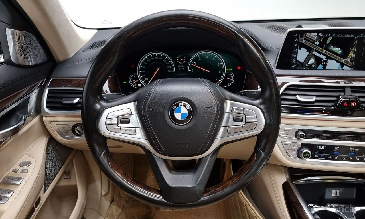 BMW 750 ДИСТРОНИК * ОБДУХВАНЕ * HEAD-UP * B&W, снимка 14 - Автомобили и джипове - 55187626
