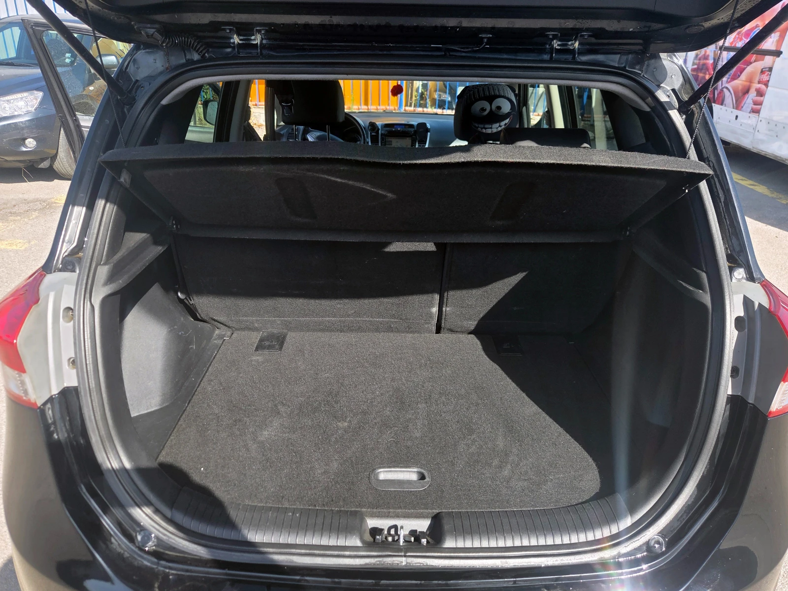 Hyundai Ix20 ПЕРФЕЙТНА, KeyLess, Панорма, Navi, снимка 9 - Автомобили и джипове - 55645929
