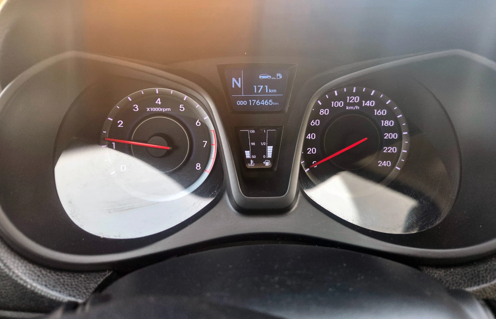 Hyundai Ix20 ПЕРФЕЙТНА, KeyLess, Панорма, Navi, снимка 10 - Автомобили и джипове - 55645929