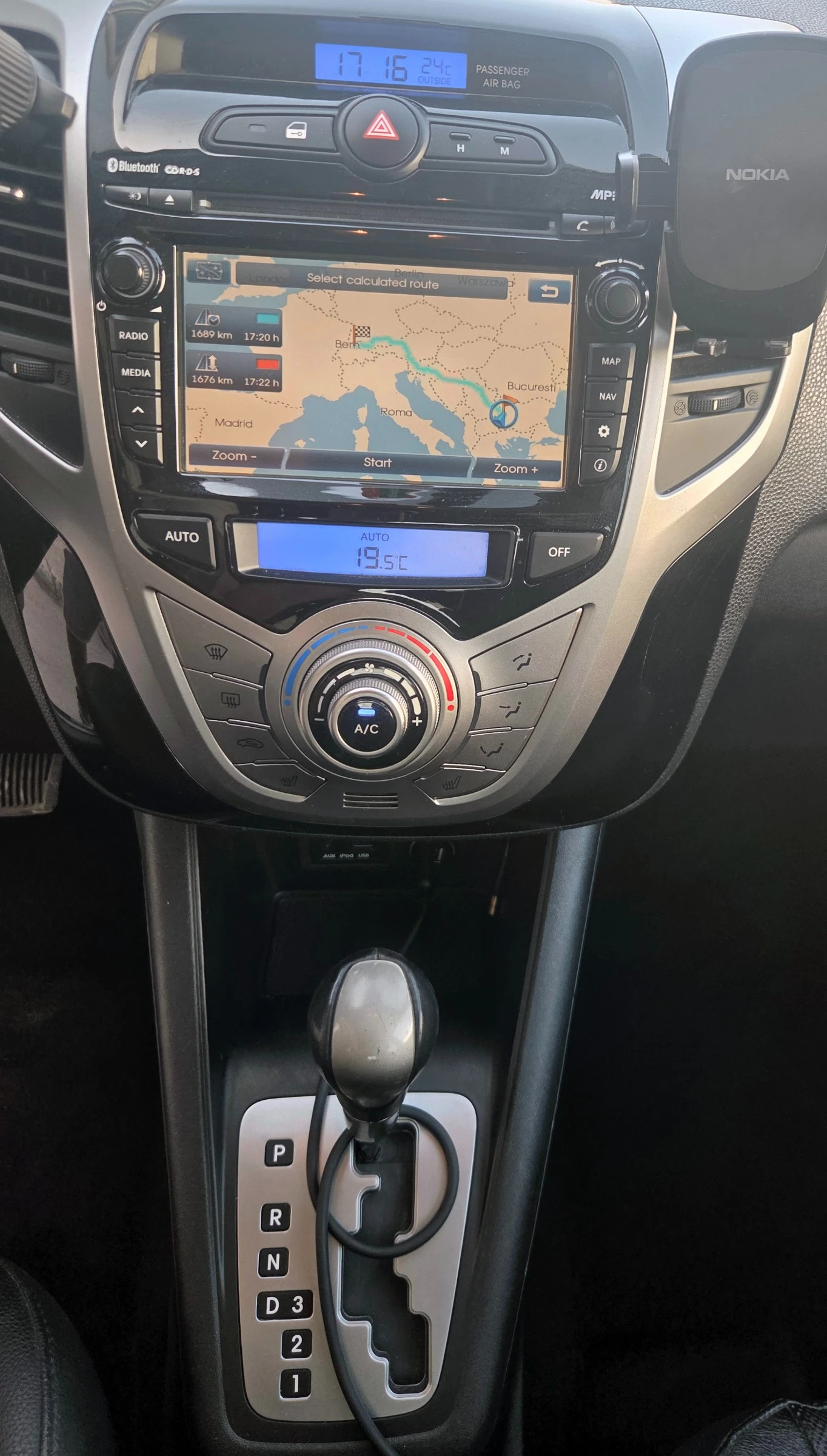 Hyundai Ix20 ПЕРФЕЙТНА, KeyLess, Панорма, Navi, снимка 14 - Автомобили и джипове - 55645929