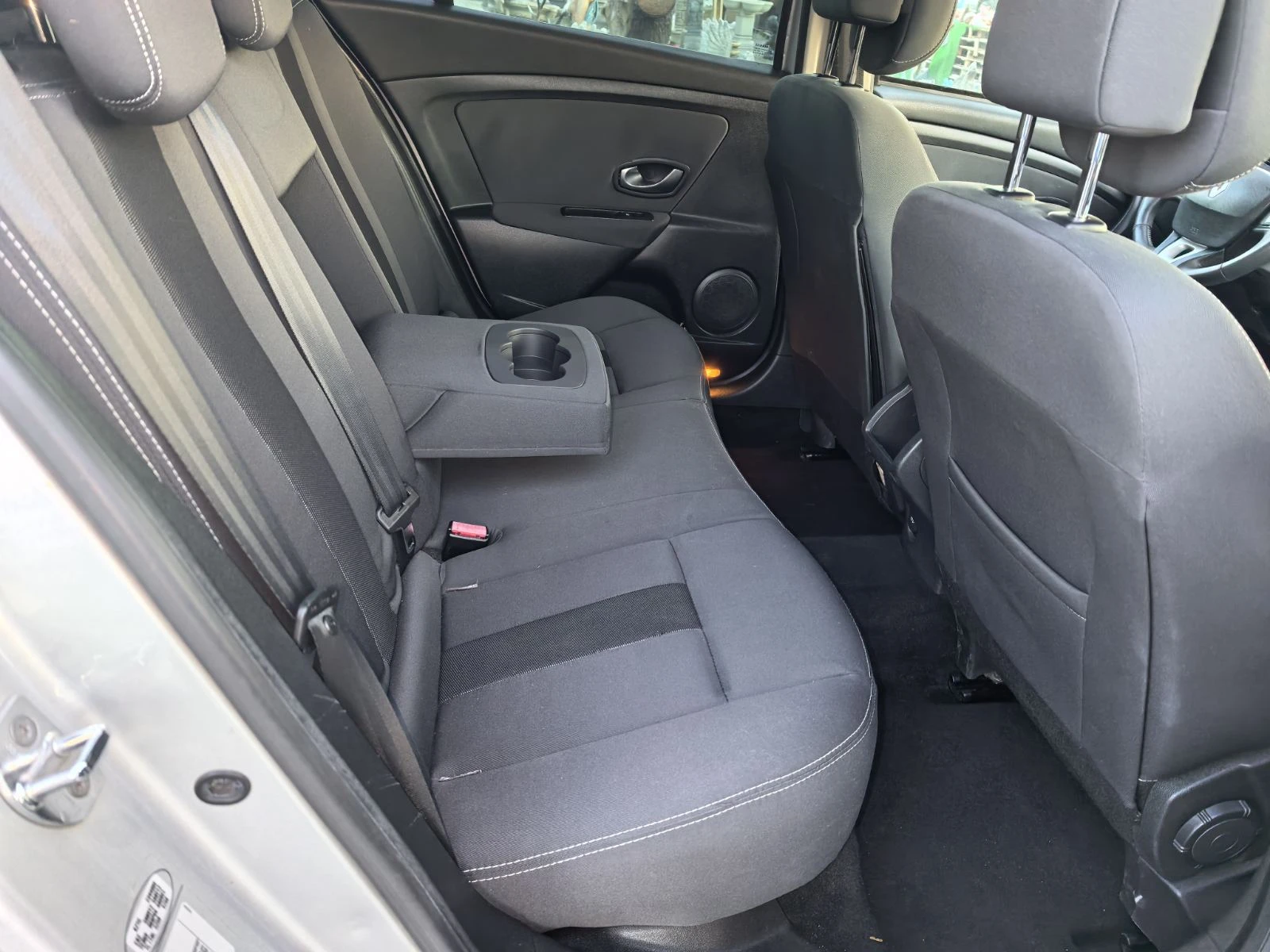 Renault Megane 1.5DCI, снимка 14 - Автомобили и джипове - 55805805