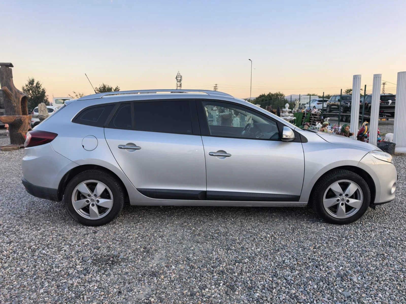 Renault Megane 1.5DCI, снимка 4 - Автомобили и джипове - 55805805