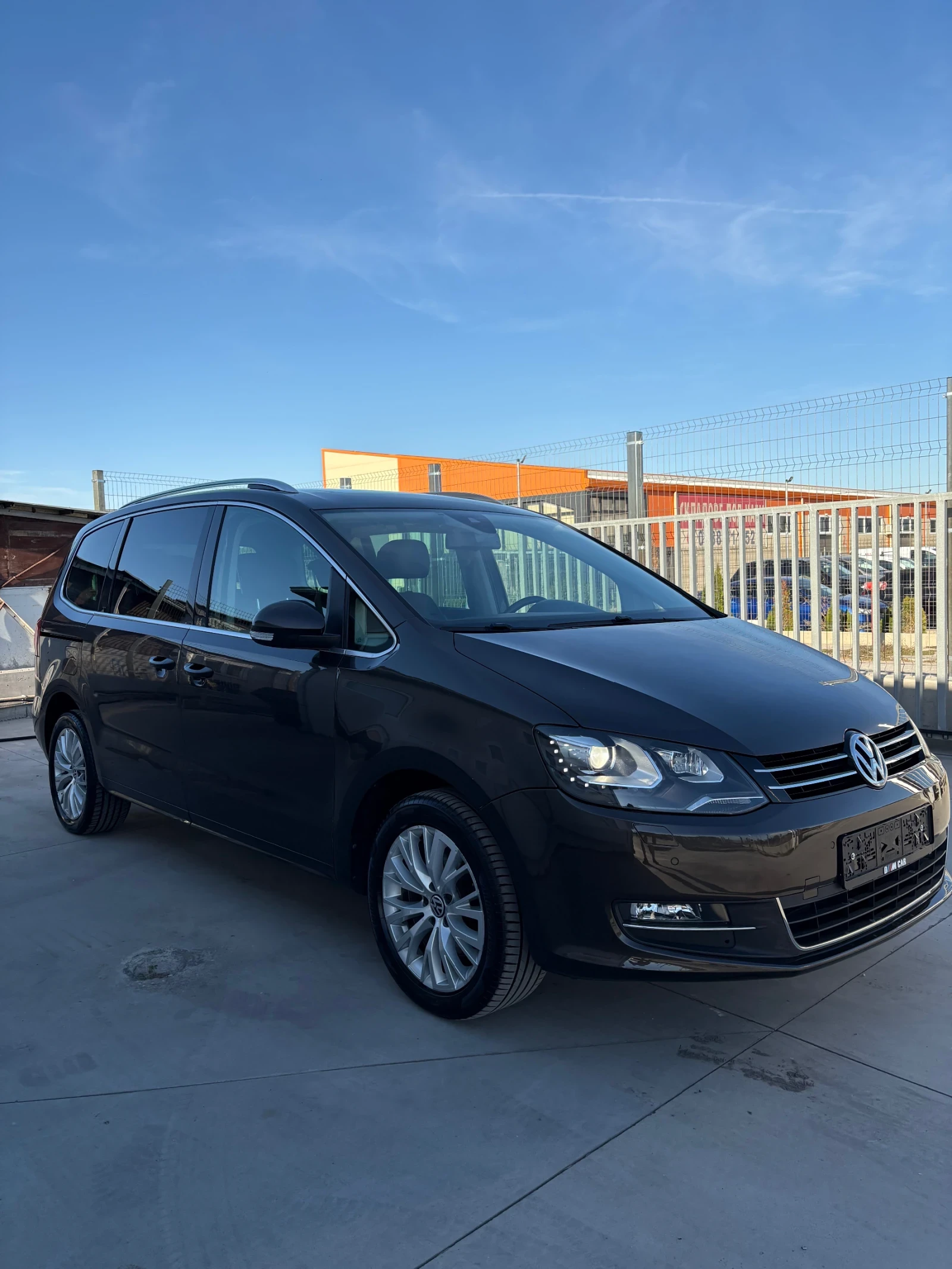 VW Sharan 2.0 TDI, снимка 2 - Автомобили и джипове - 56394654