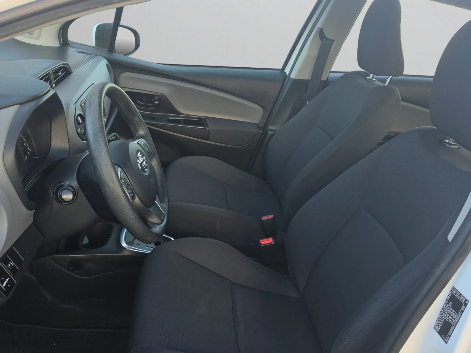 Toyota Yaris HYBRID 1.5E / 75HP EAT E6//2001R07 | Mobile.bg � ����������� 11