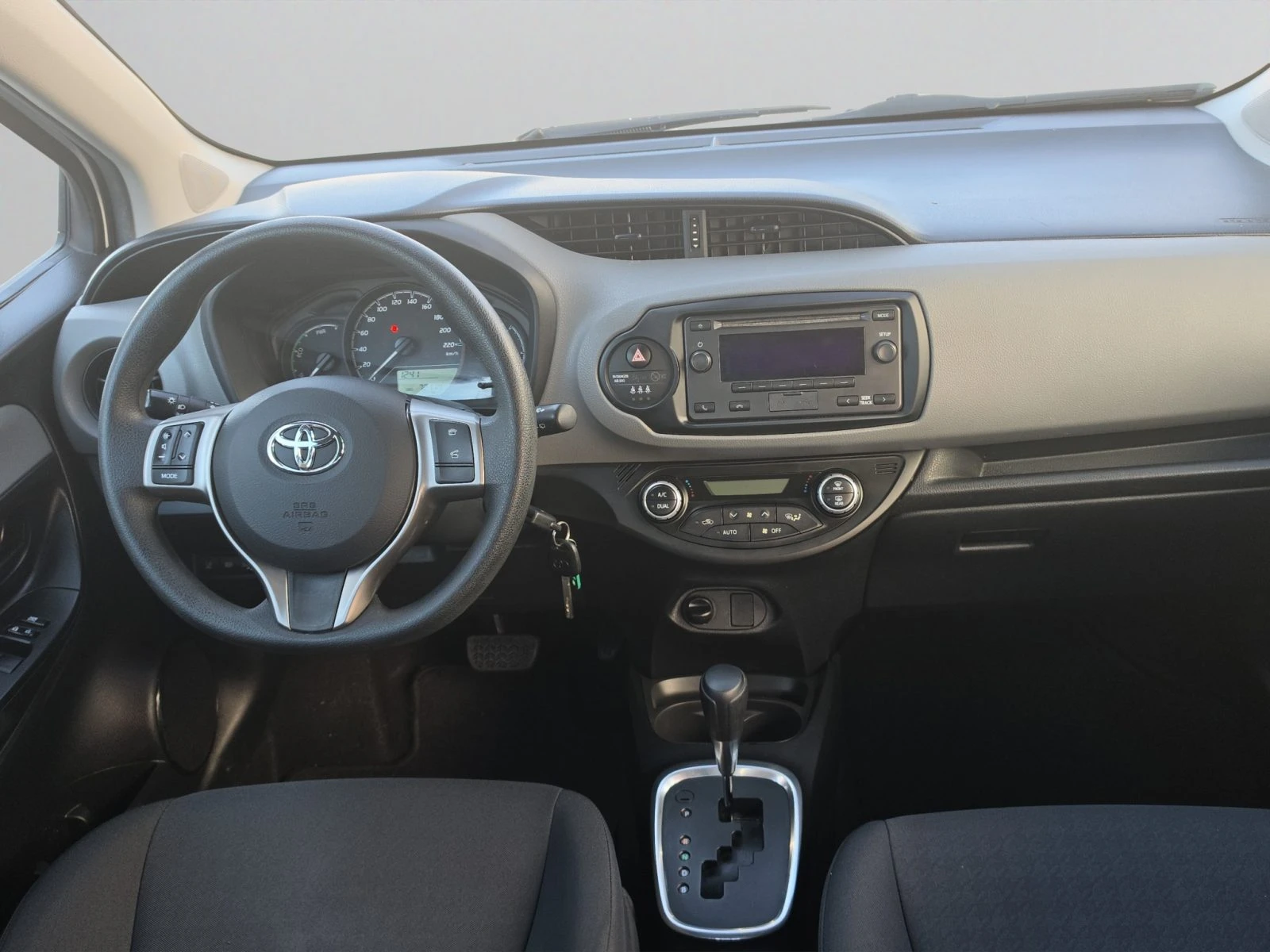 Toyota Yaris HYBRID 1.5E / 75HP EAT E6//2001R07 | Mobile.bg � ����������� 9