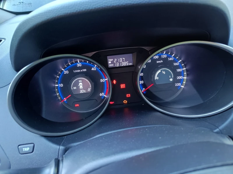 Hyundai IX35 2.0 CRDi, снимка 4 - Автомобили и джипове - 51661911