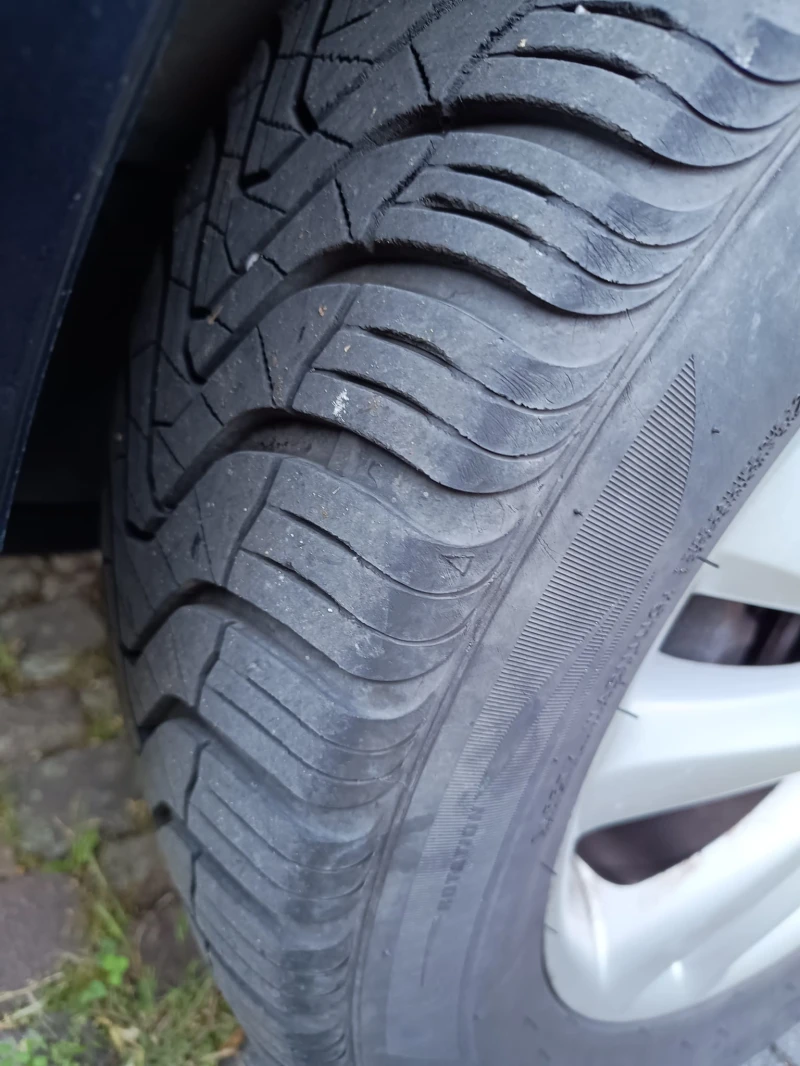 Hyundai IX35 2.0 CRDi, снимка 10 - Автомобили и джипове - 51661911