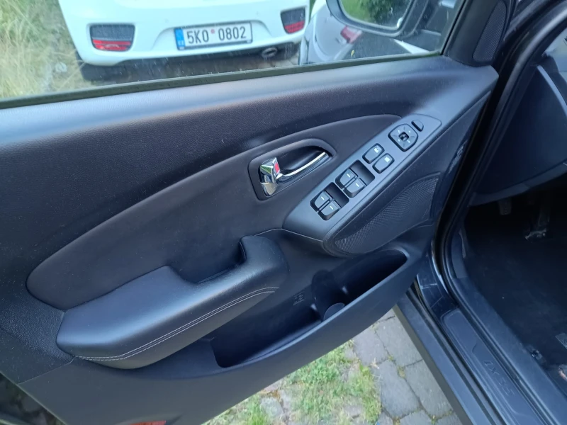 Hyundai IX35 2.0 CRDi, снимка 8 - Автомобили и джипове - 51661911