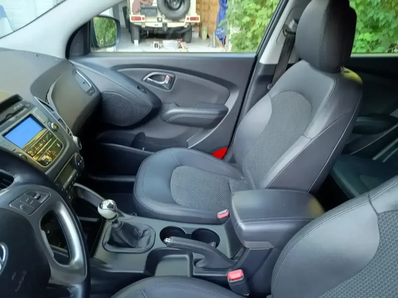 Hyundai IX35 2.0 CRDi, снимка 5 - Автомобили и джипове - 51661911