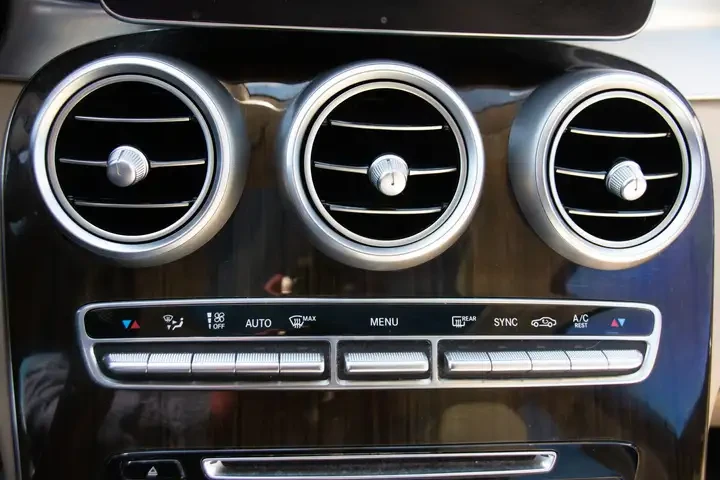Mercedes-Benz GLC 300 BURMESTER| LANE ASSIST| ПАМЕТ| ПАНОРАМА, снимка 14 - Автомобили и джипове - 54356879
