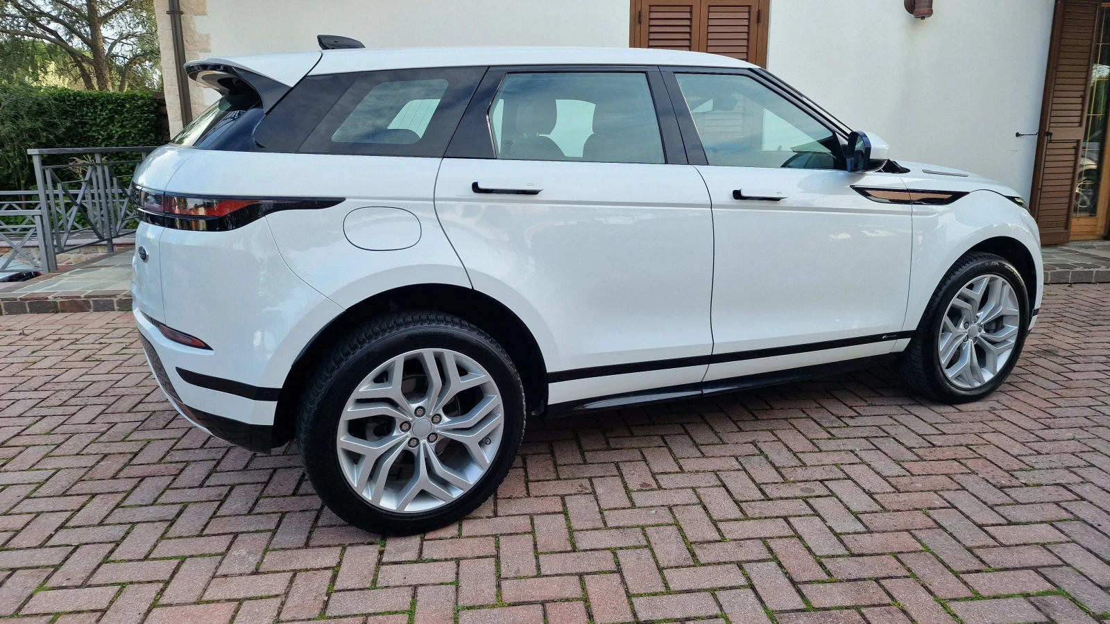 Land Rover Range Rover Evoque 2.0D HYBRIDA R.DYNAMIC - изображение 6