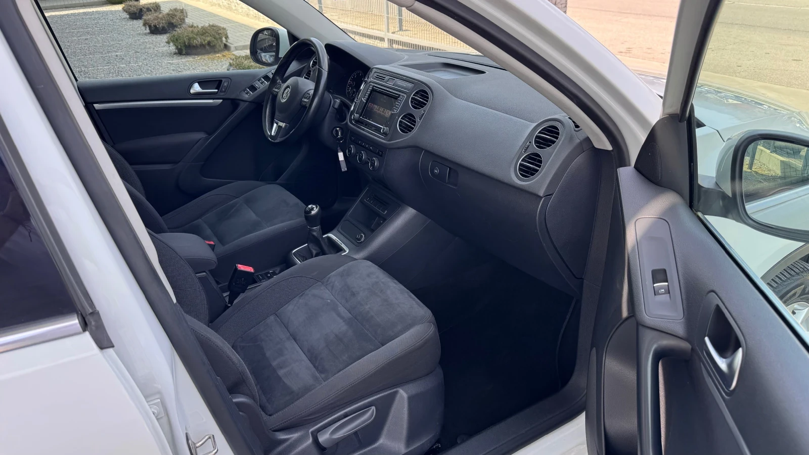 VW Tiguan 2.0TDI 150кс 4MOTION * 127хил.км* ПЕРФЕКТЕН* , снимка 11 - Автомобили и джипове - 53285122