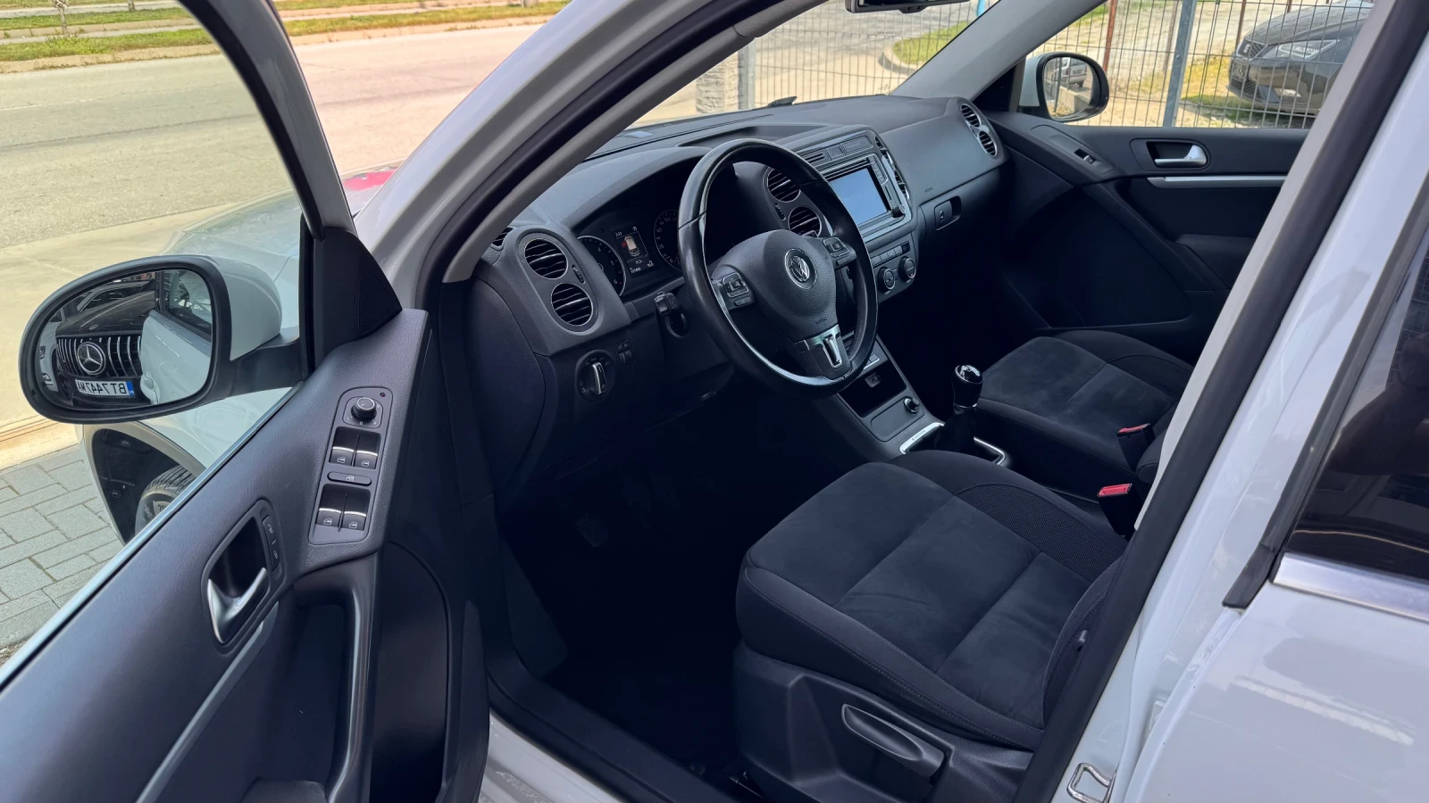 VW Tiguan 2.0TDI 150кс 4MOTION * 127хил.км* ПЕРФЕКТЕН* , снимка 9 - Автомобили и джипове - 53285122