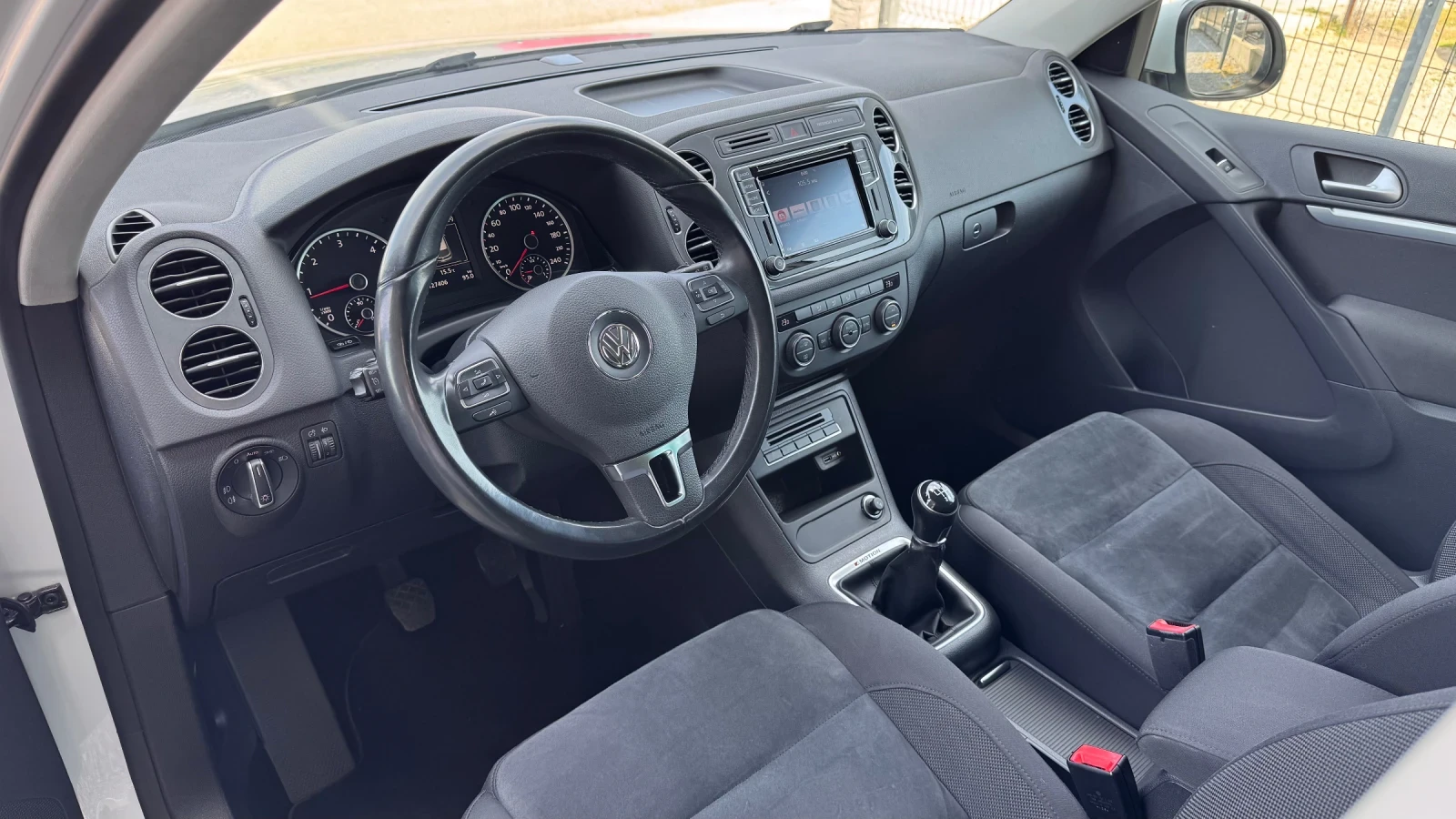 VW Tiguan 2.0TDI 150кс 4MOTION * 127хил.км* ПЕРФЕКТЕН* , снимка 10 - Автомобили и джипове - 53285122