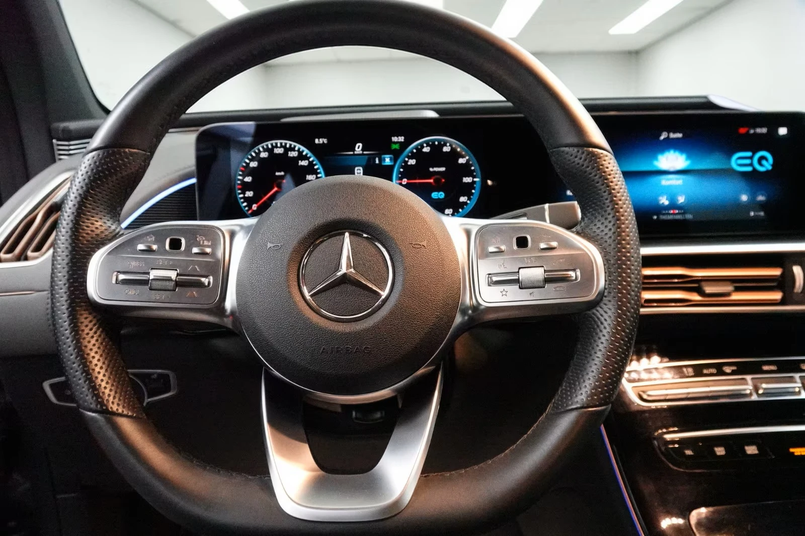Mercedes-Benz EQC  400 4M AMG LINE , снимка 13 - Автомобили и джипове - 54679478