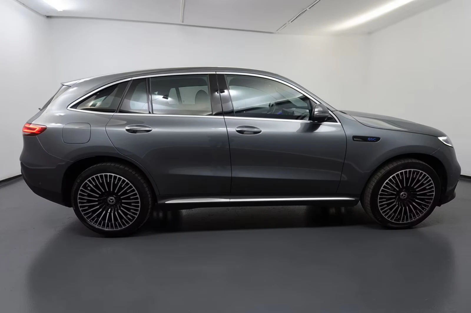 Mercedes-Benz EQC  400 4M AMG LINE , снимка 8 - Автомобили и джипове - 54679478