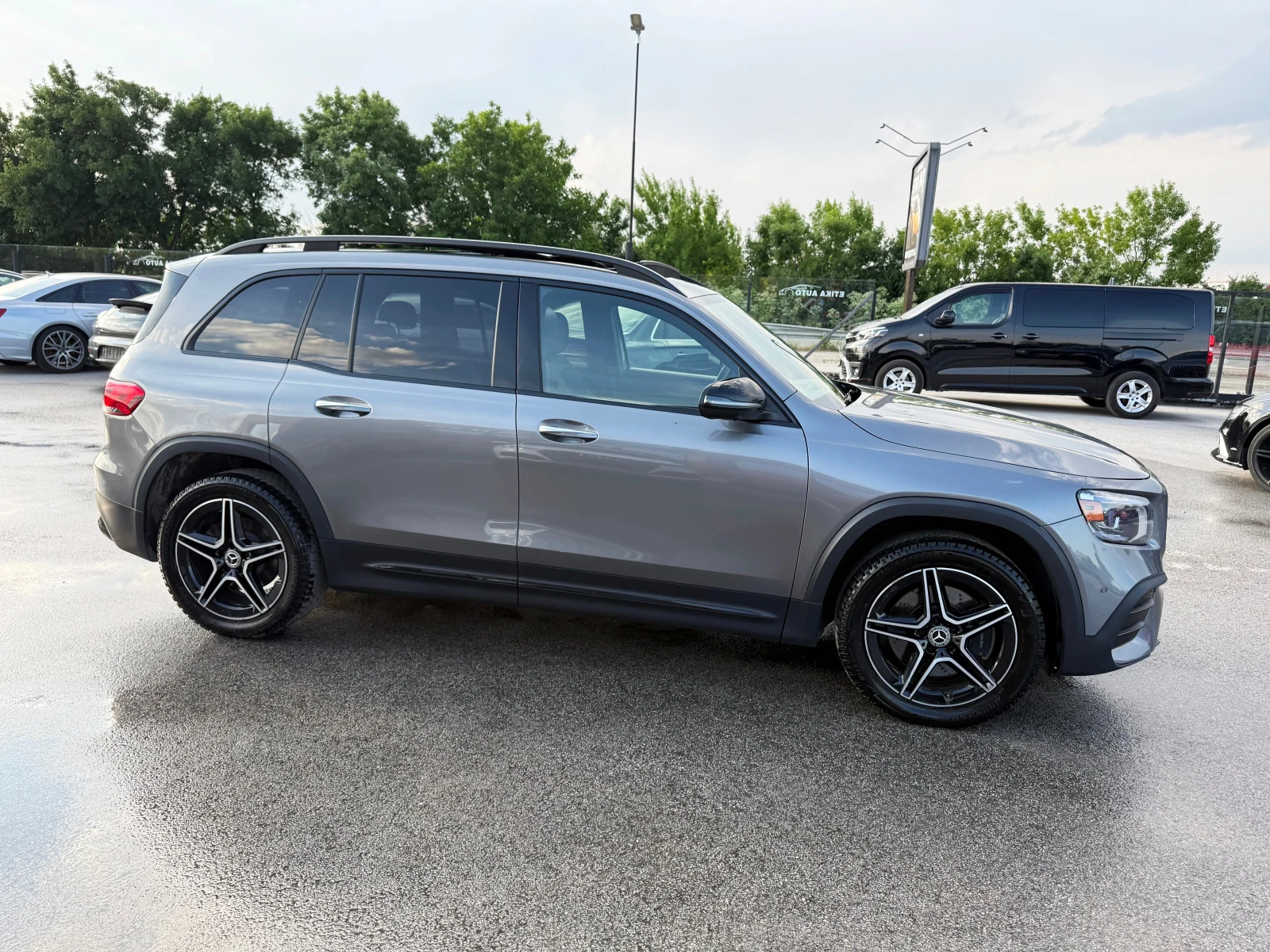 Mercedes-Benz GLB 250 AMG-4x4-DISTRONIK-BURMESTER-360KAMERI-PANORAMA-FUL, снимка 2 - Автомобили и джипове - 54826453