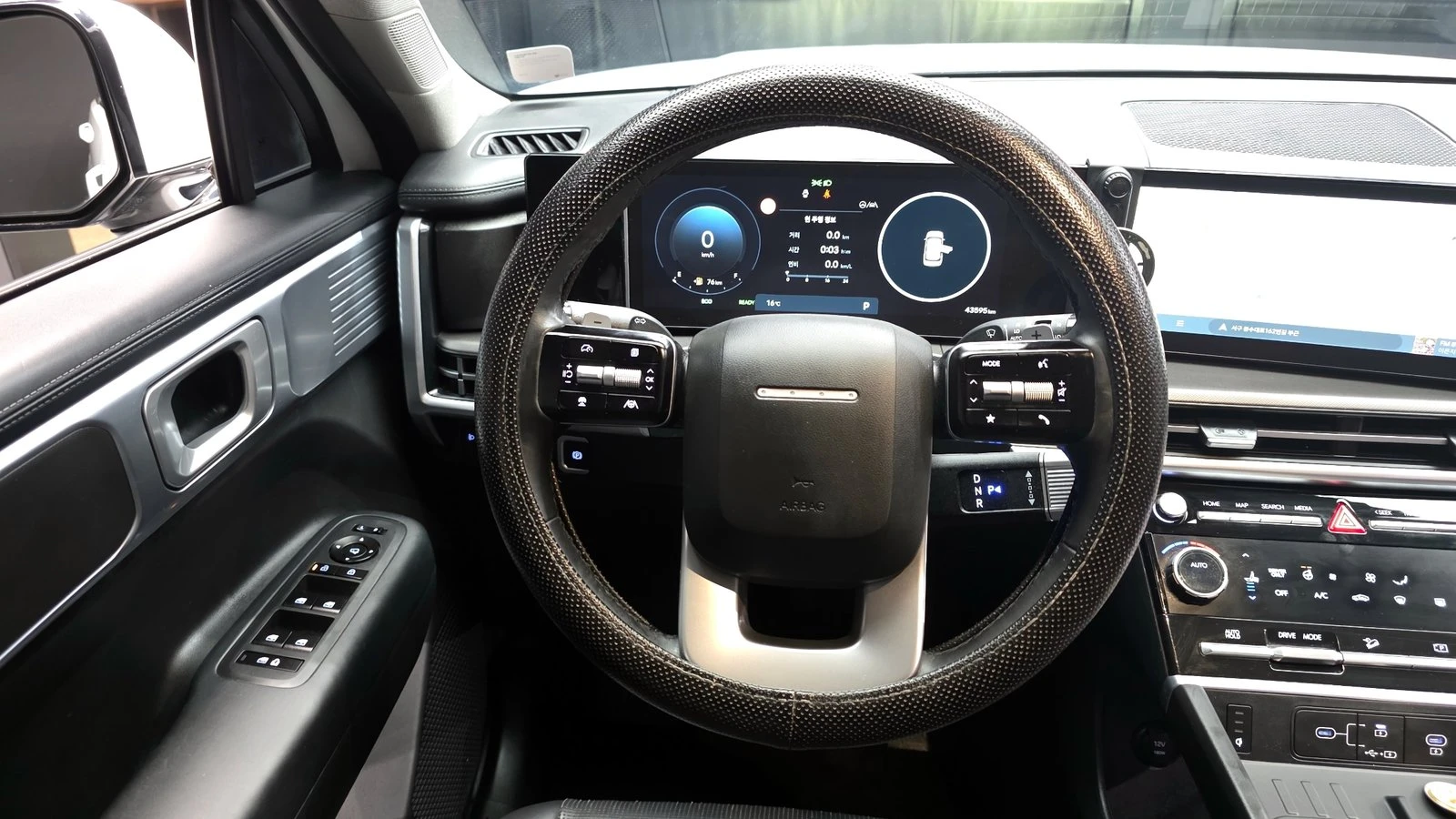 Hyundai Santa fe 1.6 HEV* KEYLESS* ПОДГРЕВ ВОЛАН* КРАЙНА ЦЕНА, снимка 13 - Автомобили и джипове - 55334918