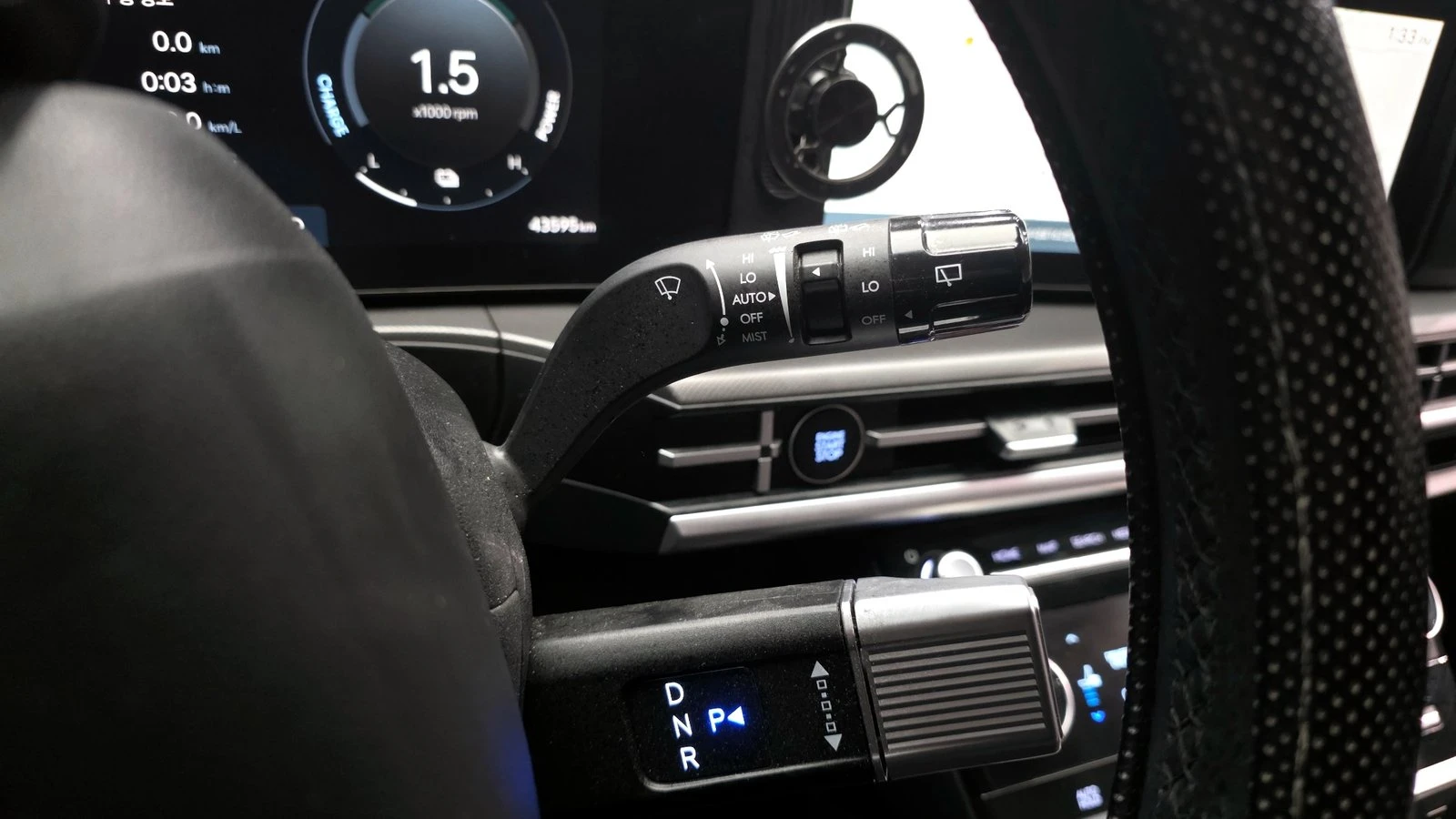 Hyundai Santa fe 1.6 HEV* KEYLESS* ПОДГРЕВ ВОЛАН* КРАЙНА ЦЕНА, снимка 9 - Автомобили и джипове - 55334918