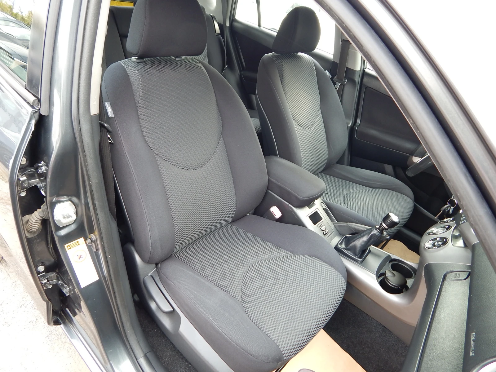 Toyota Rav4 2.2D4D* 186000km.* , снимка 16 - Автомобили и джипове - 56165439