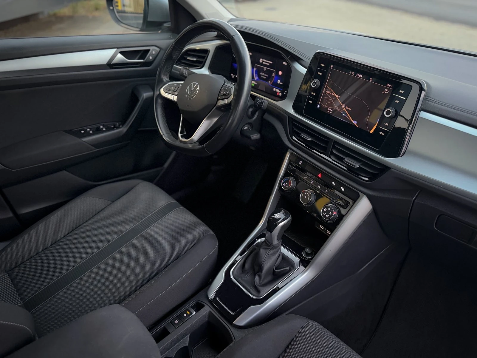 VW T-Roc 2.0 TDI, снимка 11 - Автомобили и джипове - 56348565