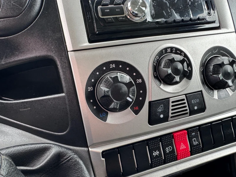 Iveco Daily 3.0HPI* 35C18* Климатик* 4.10 метра каросерия, снимка 5 - Бусове и автобуси - 51934213