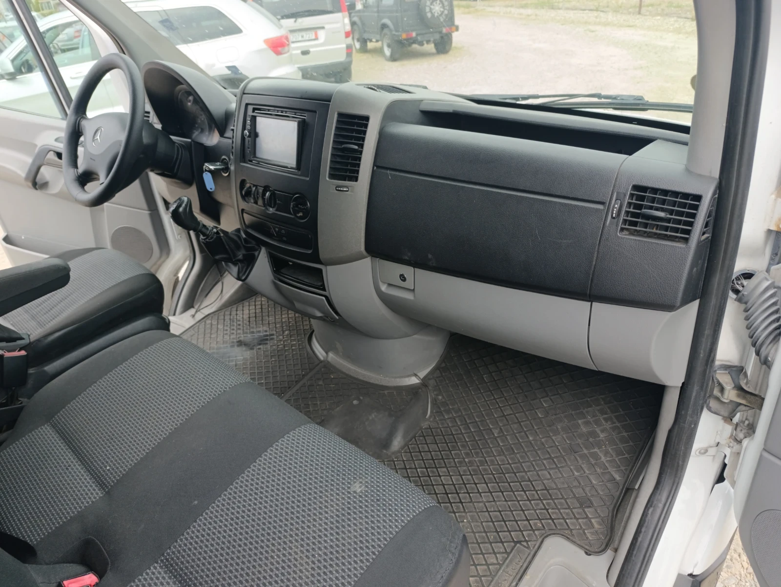 Mercedes-Benz Sprinter 313 2.2CDI - изображение 10