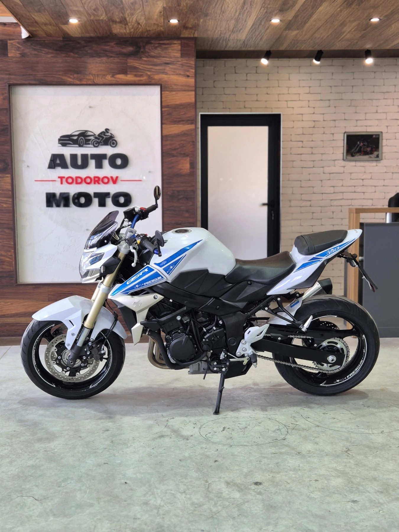Suzuki Gsr 750 ABS!!! Нов внос ШВЕЙЦАРИЯ!, снимка 4 - Мотоциклети и мототехника - 55013402