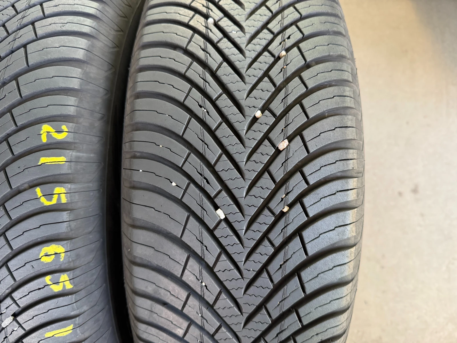 Гуми Летни 215/65R16, снимка 3 - Гуми и джанти - 54600529