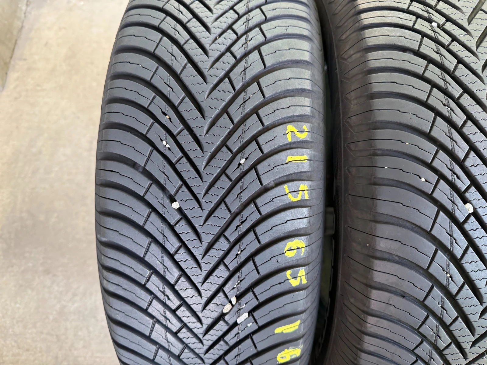 Гуми Летни 215/65R16, снимка 2 - Гуми и джанти - 54600529