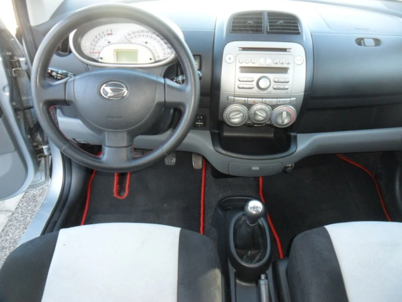 Daihatsu Sirion S 4X4, снимка 8 - Автомобили и джипове - 45695738