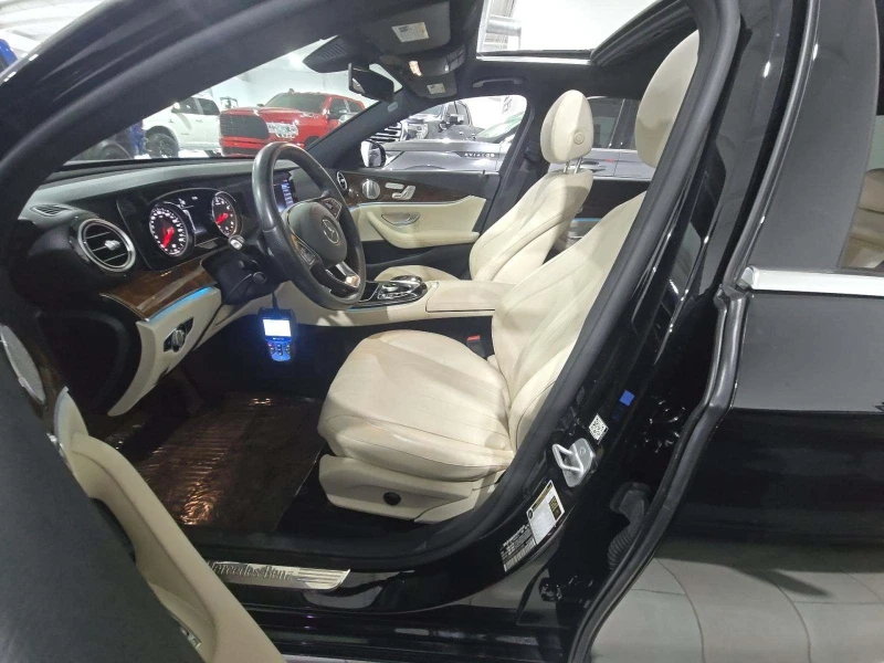Mercedes-Benz E 300 4matic, снимка 5 - Автомобили и джипове - 52355655
