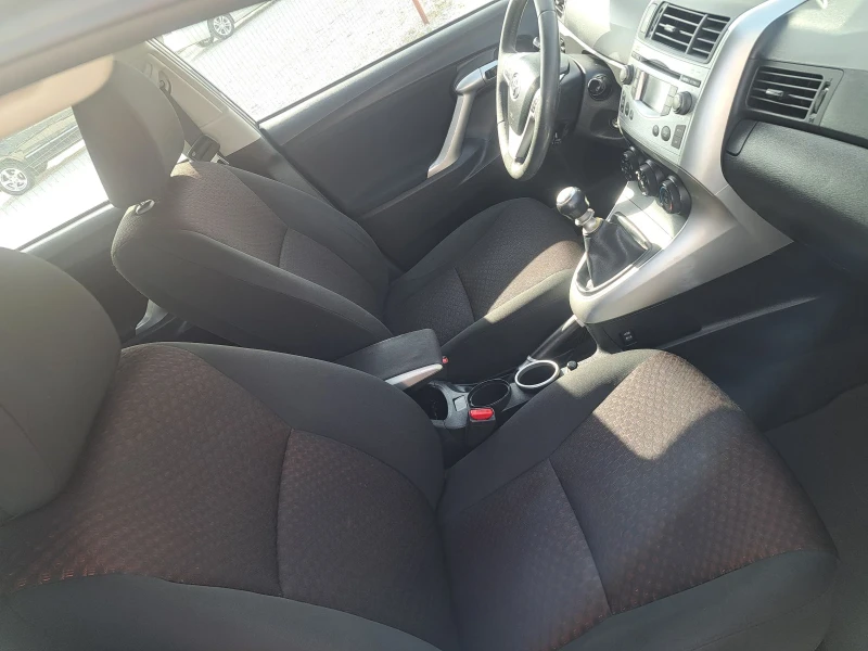 Toyota Verso 1.8 Швейцария, снимка 12 - Автомобили и джипове - 52451246