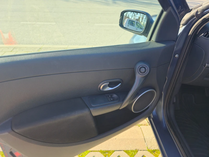 Renault Clio 1.6 Automatik, снимка 14 - Автомобили и джипове - 52806799