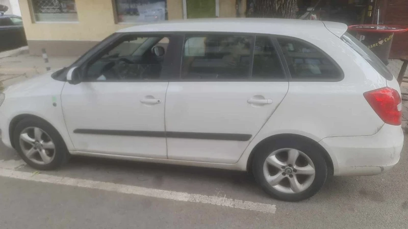 Skoda Fabia 1.2 Дизел, снимка 4 - Автомобили и джипове - 52950327